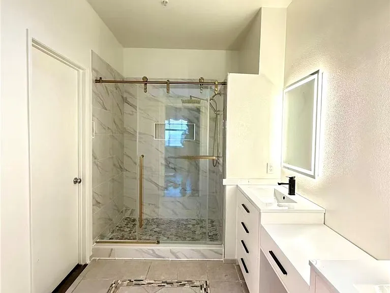 32 Carlsbad Ln — Photo 1