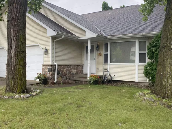 1445 Maricopa Dr, Oshkosh, WI 54904