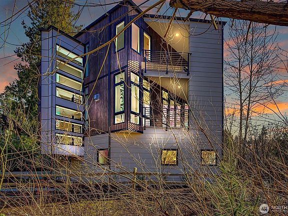 2nd image of 417 102nd Avenue SE