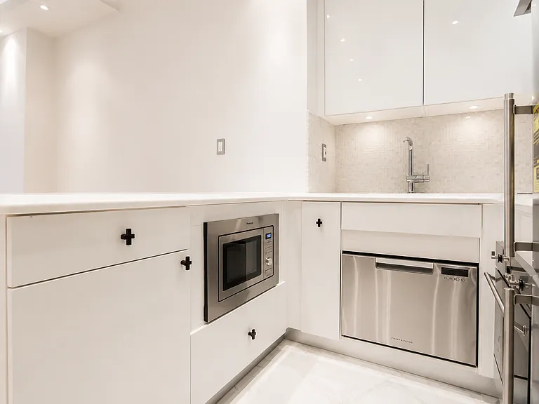 145 W 58th St #11M — Photo 8