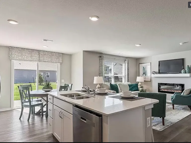 7406 S 204th Ave — Photo 3