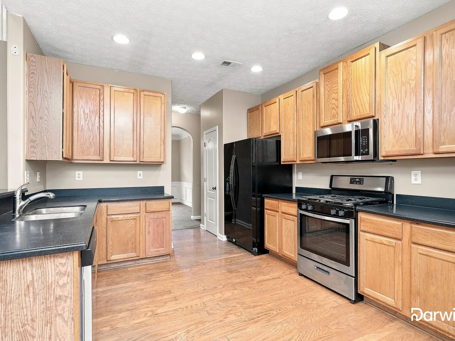 4 bed, 2.5 bath, 2142 sqft, $2,275 — Photo 3