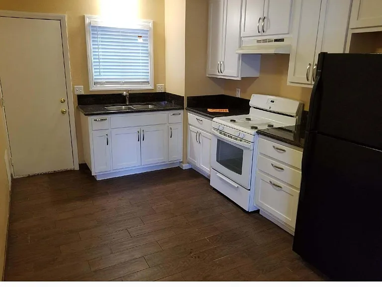 438 N Shore Dr #A — Photo 2