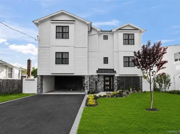 3 Pleasantview Drive, Bayville, NY 11709