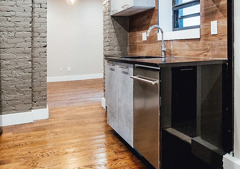 206 Scholes St #9 — Photo 21