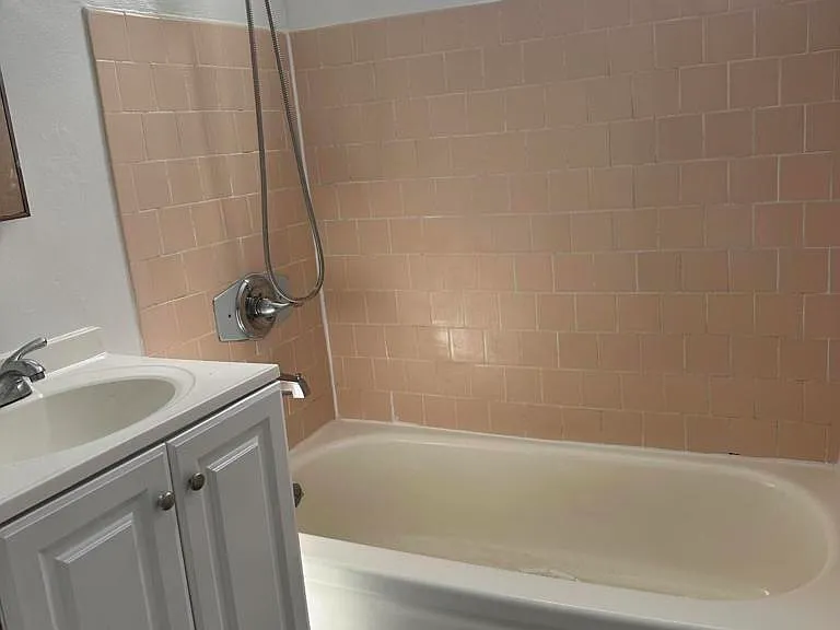 1650 W 209th St #6 — Photo 3