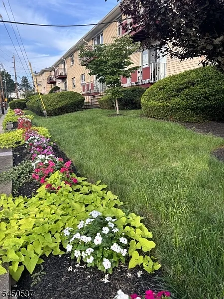 1 bed, 1.0 bath, $2,100 — Photo 2