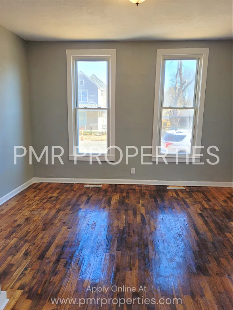 1 Bedroom / 1 Bathroom House — Photo 2