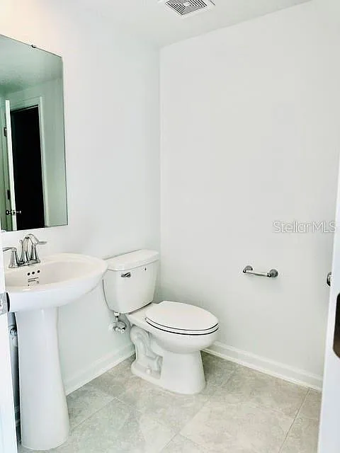 3 bed, 2.5 bath, 1834 sqft, $2,350 — Photo 3