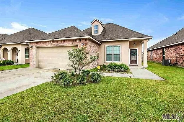 16316 Timberstone Dr — Photo 2