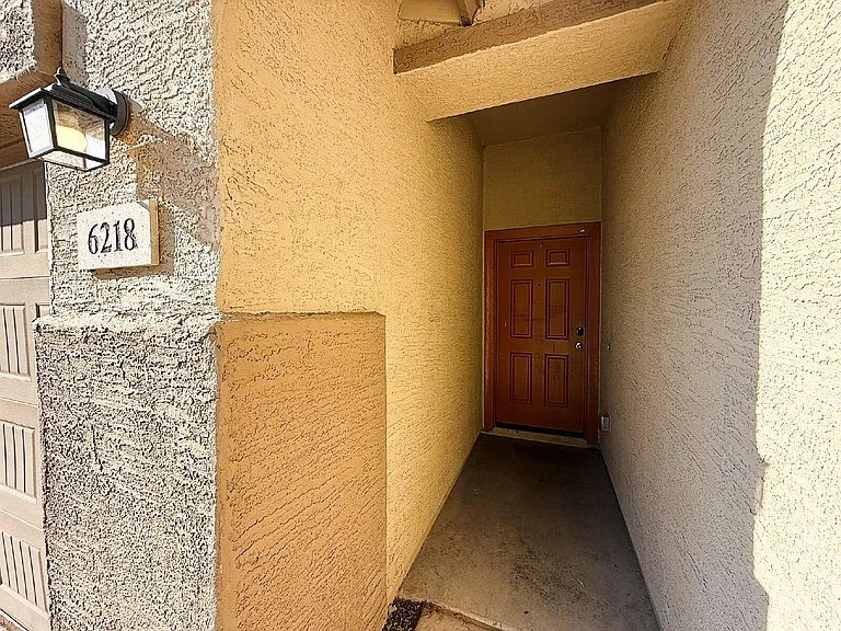6218 W Laurie Ln — Photo 3