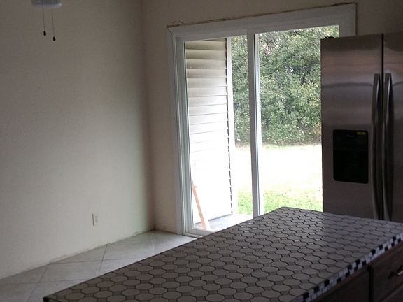 4th image of 1315 Rose Ave