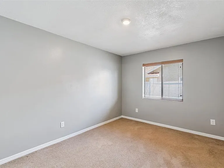 1431 Sackett Cir — Photo 14