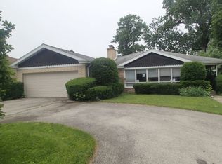 6406 N Kilbourn Ave, Lincolnwood, IL