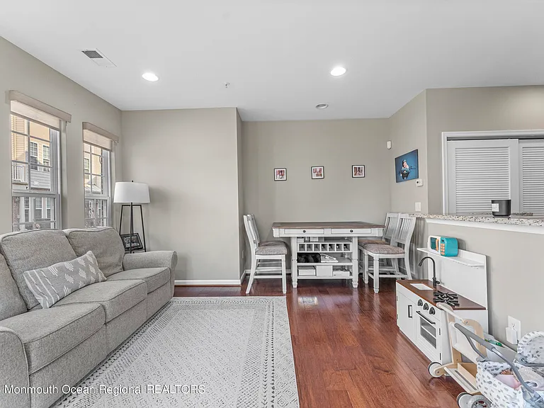 1 Kyle Dr — Photo 6