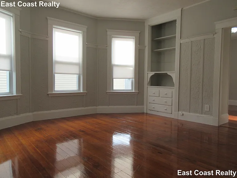 25 Linden St #3 — Photo 4