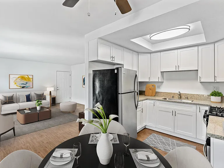 Elmwood Apartments — Photo 5