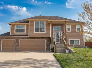 15233 Sycamore St, Basehor, KS 66007