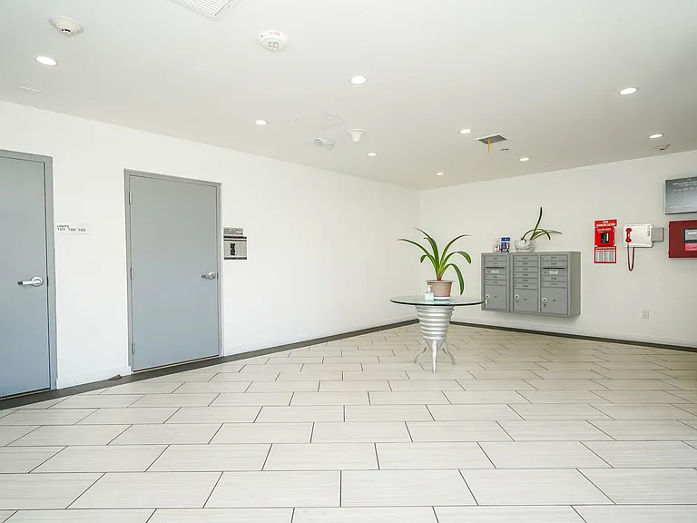 2701 James M Wood Blvd #204 — Photo 9
