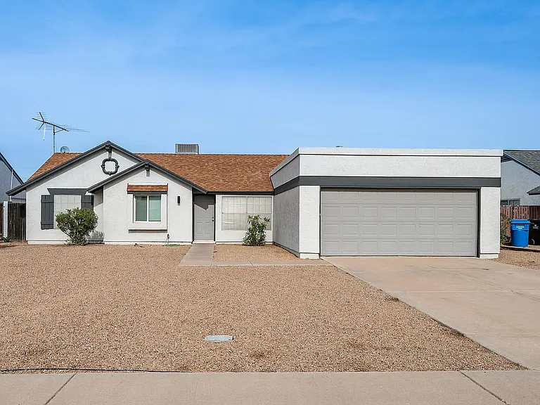 908 W Ross Ave — Photo 3
