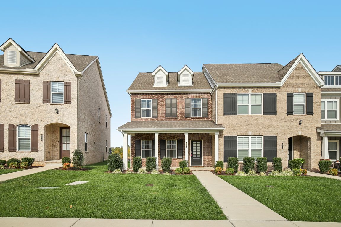 Nance Ln-S2510-001.jpg