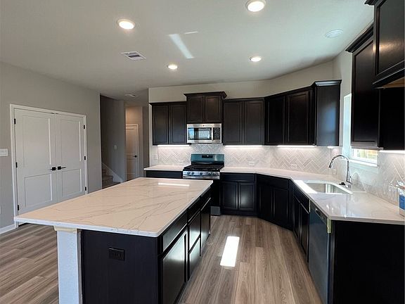 3rd image of 6214 Southern Cross Dr