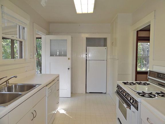 5th image of 252 Bachman Ave