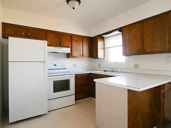 3rd image of 1513 Arnold St