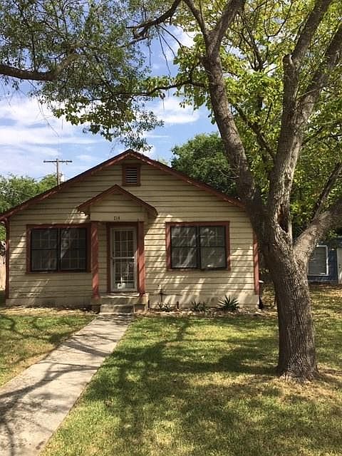 1st image of 714 W Lake Dr
