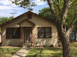 714 W Lake Dr, Taylor, TX 76574