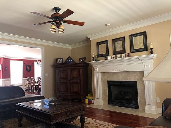 3rd image of 142 Pavilion Dr
