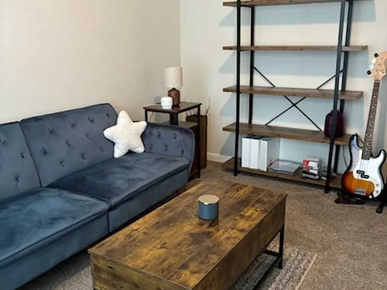 636 Hammond Dr — Photo 9