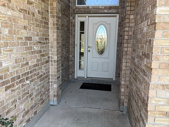 3rd image of 3428 Heritage Cir