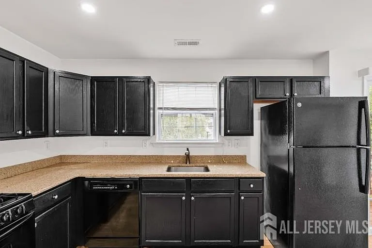 8 Alfred Ave — Photo 9