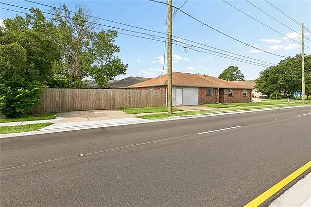 4 bed, 2.0 bath, 2226 sqft, $2,600 — Photo 3