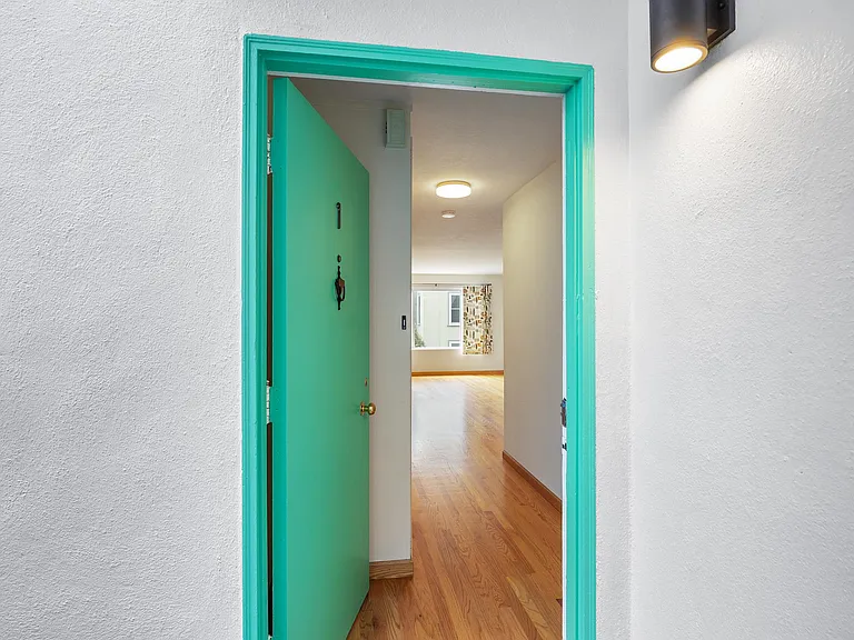 1958 Golden Gate Ave #1 — Photo 3