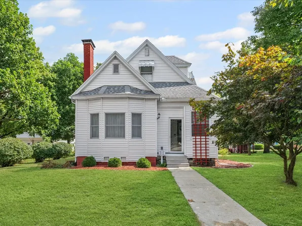 310 N Bourne St, Tolono, IL 61880