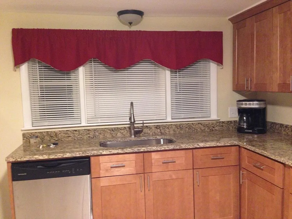 Building Photo - 164 Leyden St #2