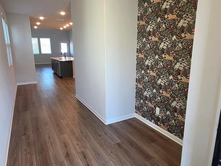 221 Travis Ln — Photo 3