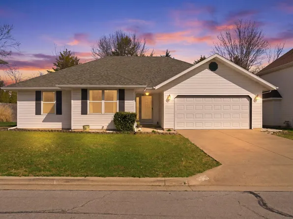 3045 W Darby Street, Springfield, MO 65810