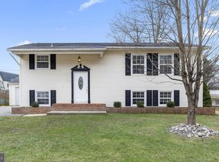 130 E Rutherford Dr, Newark, DE 19713