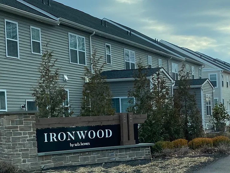 111 Ironwood Dr — Photo 3