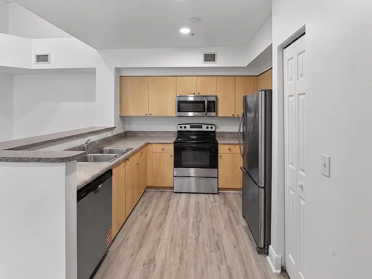 8020 Nob Hill Rd #305 — Photo 8