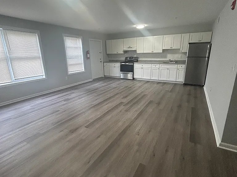 40 12th Ave #6 — Photo 7