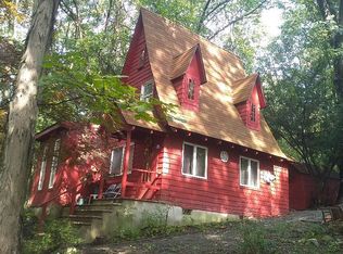 108 Rosewood Rd, Dingmans Ferry, PA 18328