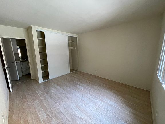5th image of 14401 Hartsook St #108