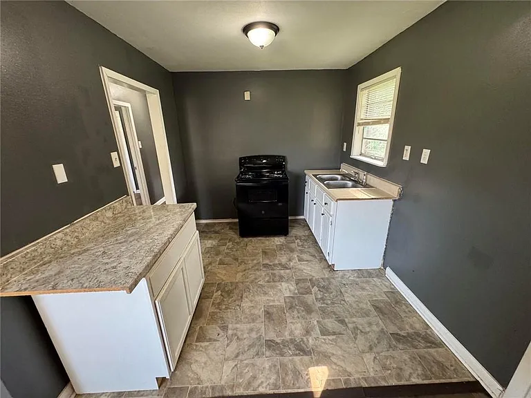 2805 Harper Ave — Photo 8