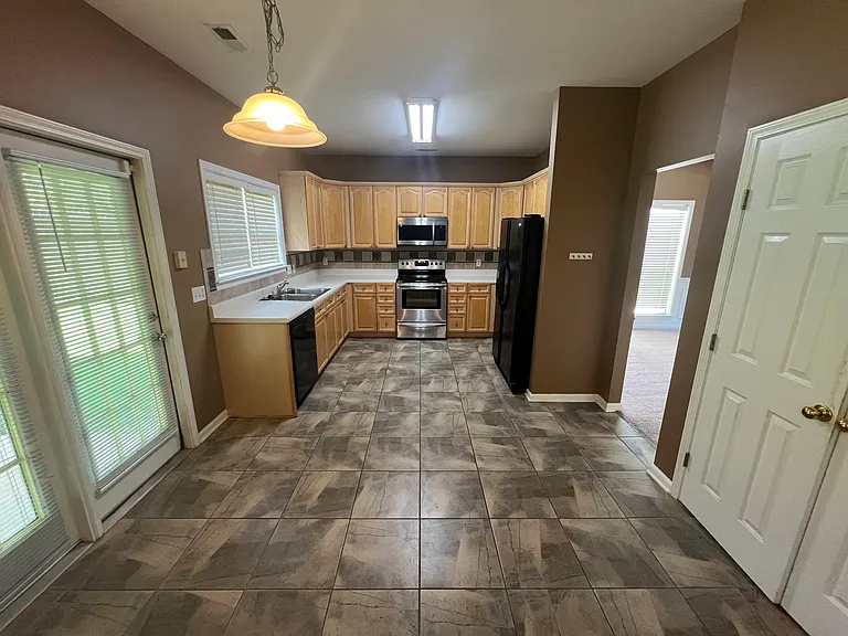 4461 Canterbury St — Photo 10