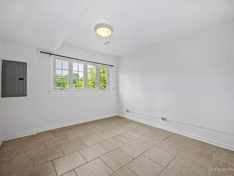 116 S Deerpath Rd — Photo 27