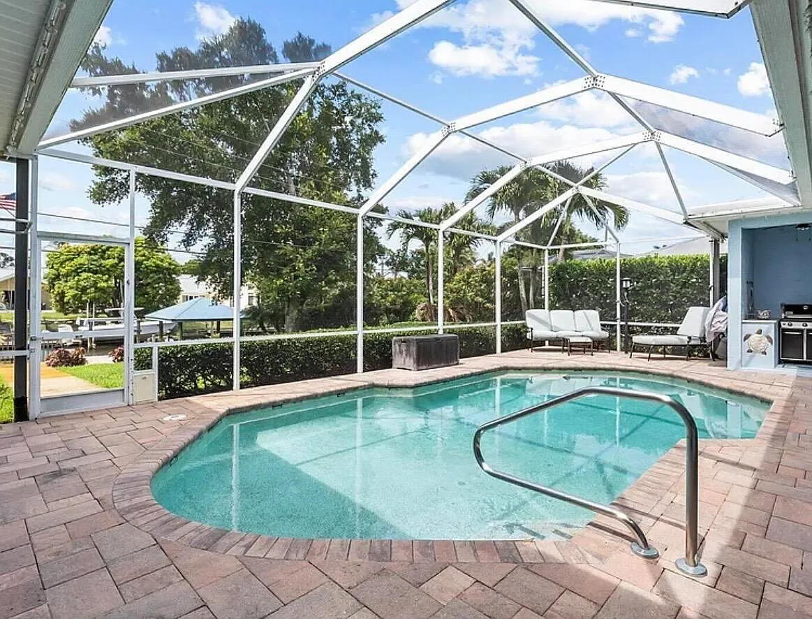 4 bed, 2.0 bath, 2100 sqft, $5,500 — Photo 3